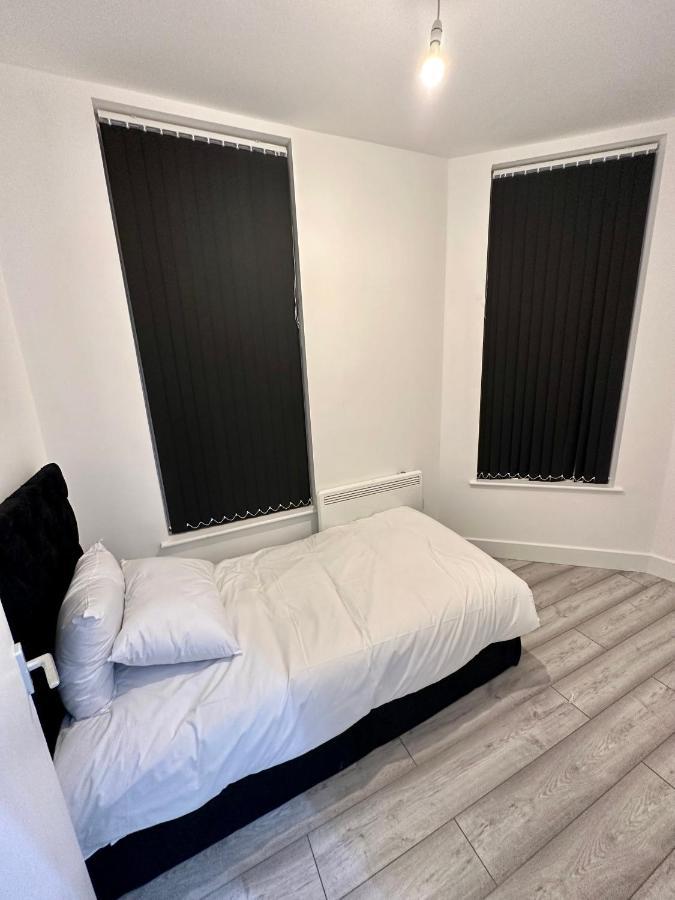 Luton Town Centre Apartment Bagian luar foto